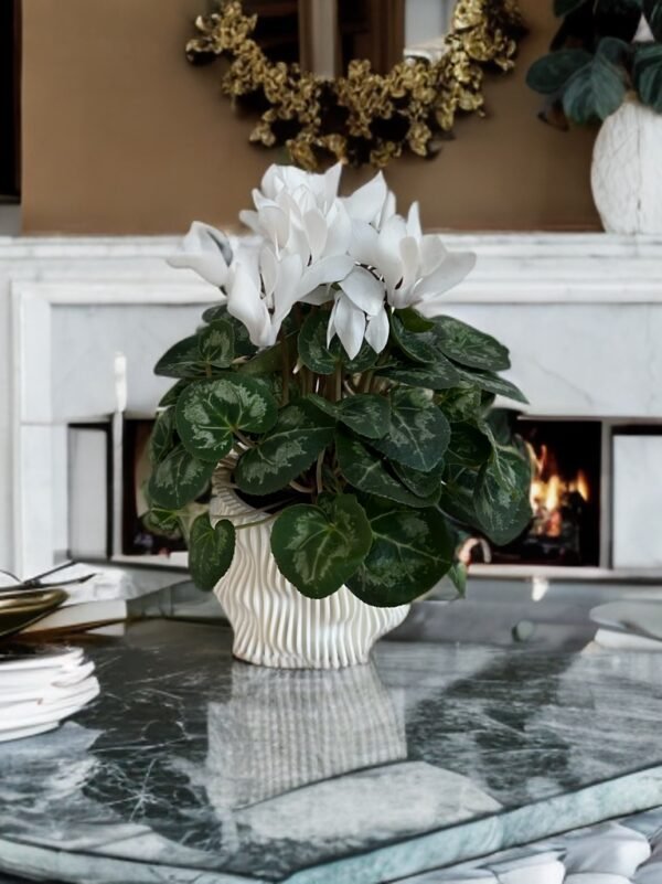 White Swan Pot Planter